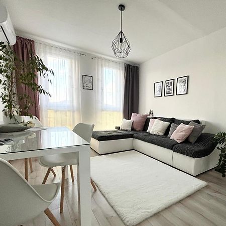 Glamour Residence Pécs Esterno foto