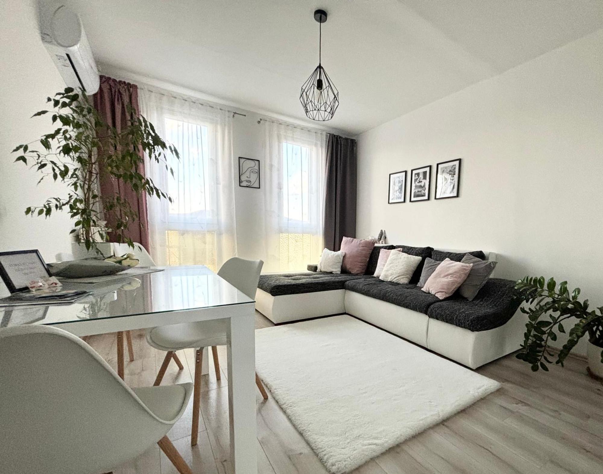 Glamour Residence Pécs Esterno foto